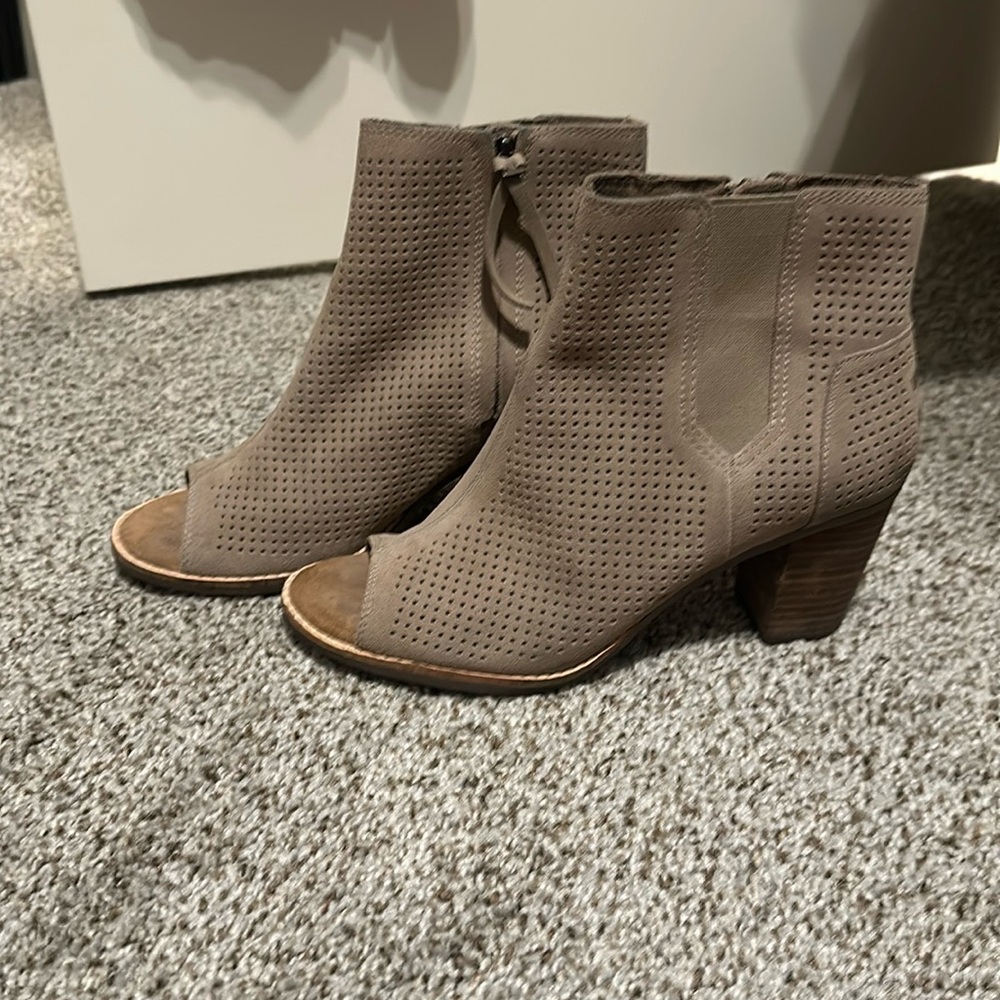 Tom’s size 8
